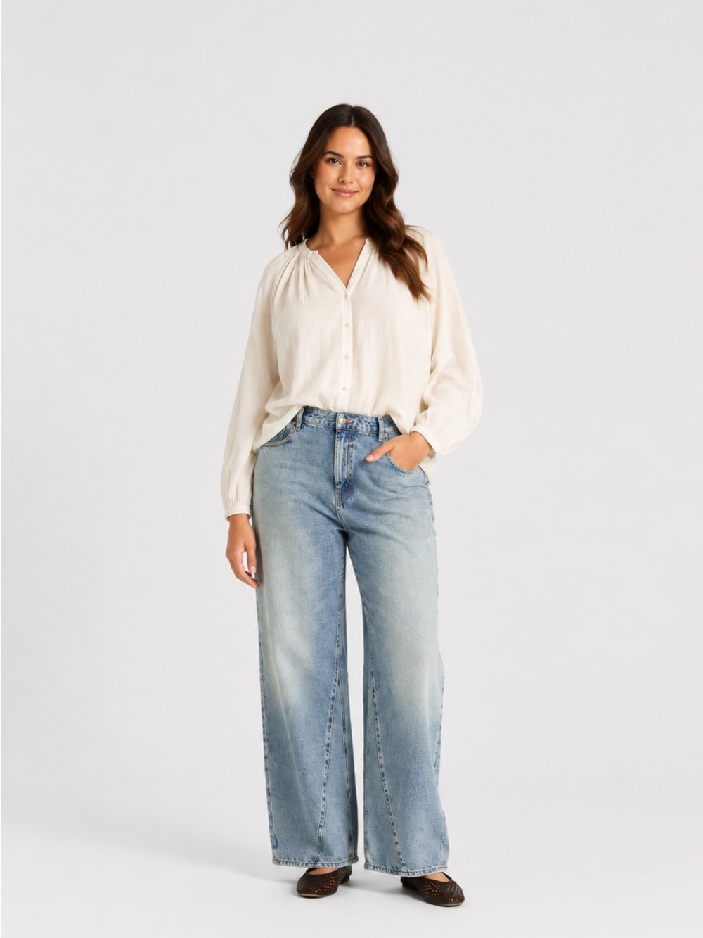 Women's Low Loose Slung Jeans - Universal Thread™
Light Wash Blue new